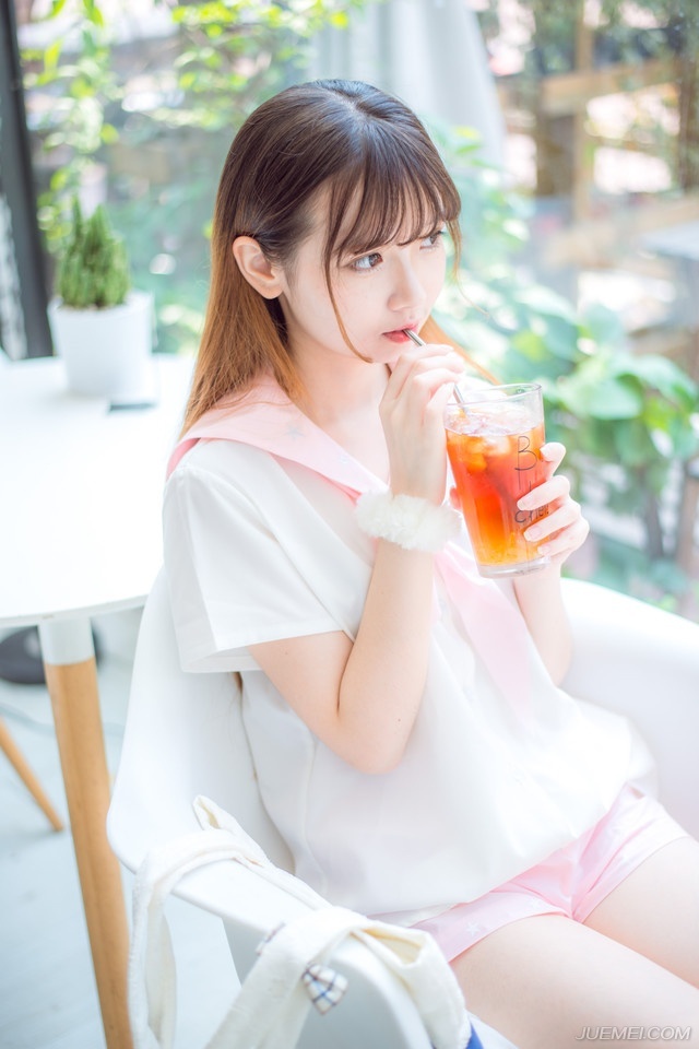 给自己时间，不要焦急，一步一步来，一日一日过，请相信生命的韧性是惊人的，跟自己向上的心去合作，不要放弃对自己的爱护。——三毛《亲爱的三毛》